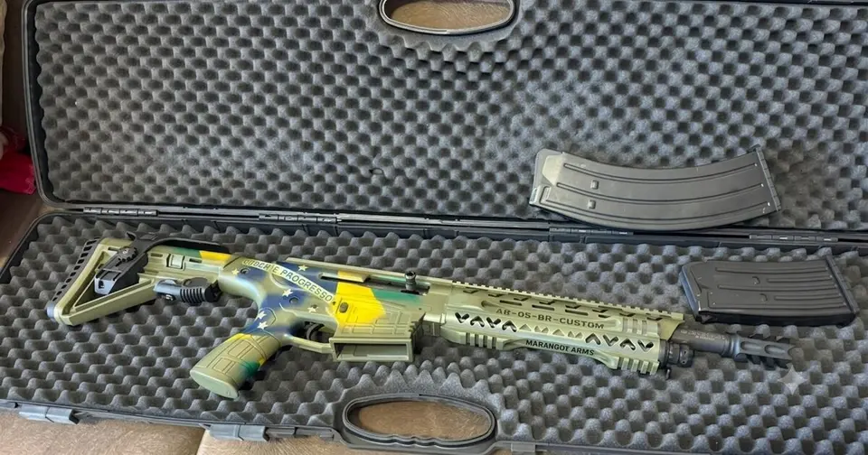 Federal Police seizes Bolsonaro's rifle painted with national flag