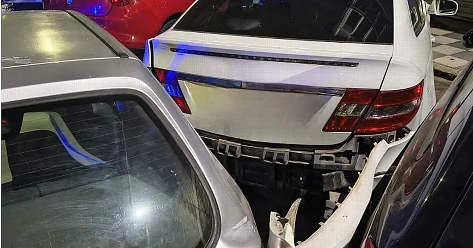 Driver assaults police officer in Cuenca while attempting to retrieve damaged vehicle