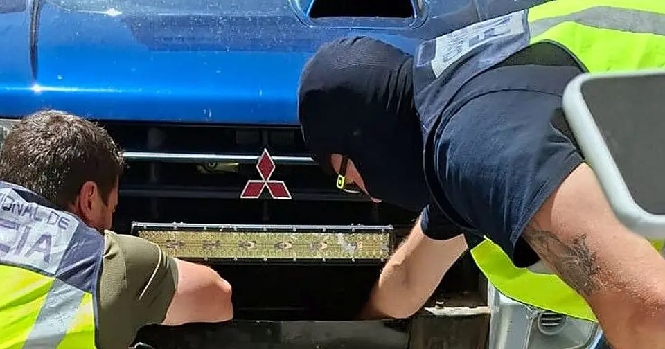 Desmantelado en Narón un taller usado para ocultar cocaína, una pistola y 255.000 euros