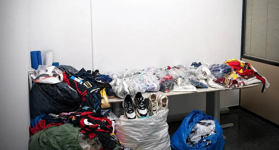 Intervención policial contra el comercio de réplicas textiles en El Puerto de Santa María
