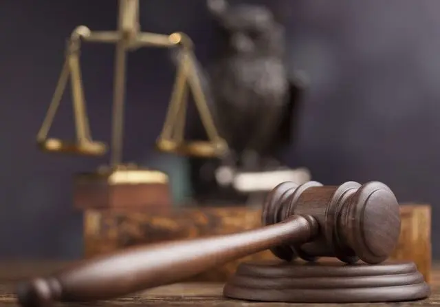 Bărbat trimis în judecată pentru tentativă de omor după ce a înjunghiat o fată de 12 ani cu șurubelniță ascuțită, în Alba Iulia