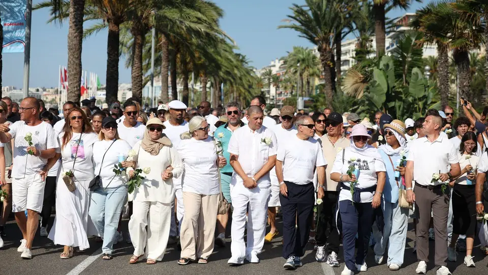 Nice : une marche silencieuse dix ans après l'attentat du 14 juillet
