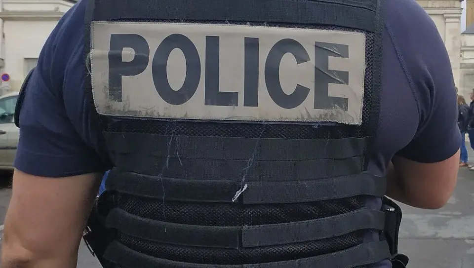 Découverte d'une arme de guerre dans une voiture à Sarcelles, le PNAT saisi