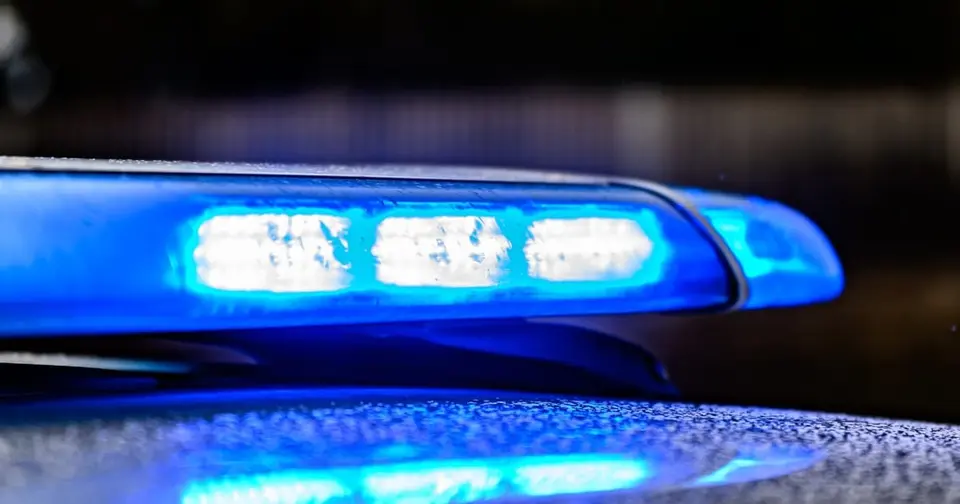 Jugendlicher ohne Fahrerlaubnis flüchtet vor Polizei – gestohlene Nummernschilder vermutet