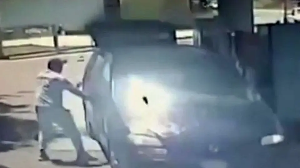 Quattro migranti bruciati vivi in auto in Calabria: arrestati due pakistani