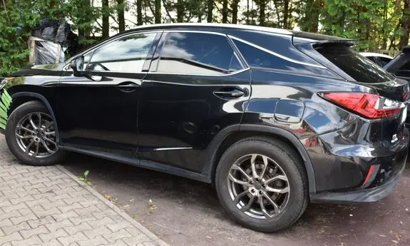 Paser zatrzymany w Policach. Odzyskano skradzione pojazdy o wartości blisko 600 tys. zł