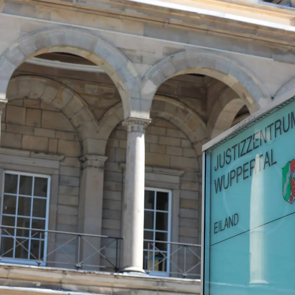 Remscheider muss sich vor Wuppertaler Landgericht für Messerattacke auf Kollegen verantworten