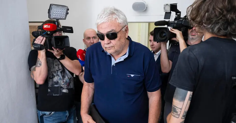 Bývalí agenti StB přijali trest za šikanu herce Töpfera za komunismu