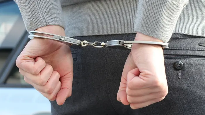Ελληνική αντιτρομοκρατική συνέλαβε τρεις υπόπτους για εμπρηστικές επιθέσεις σε σπίτια πολιτικών