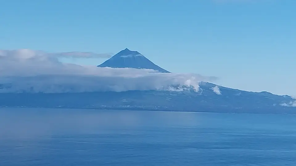 Two detained in Azores for assault with blunt object on man who sheltered fleeing woman