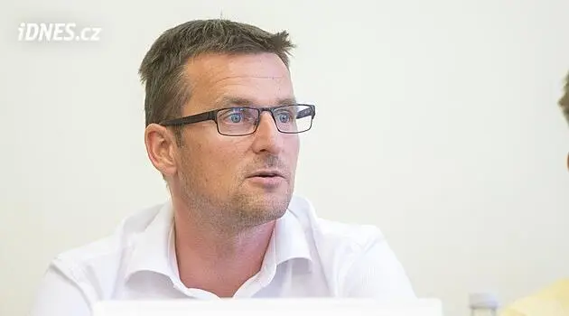 Starosta Pardubic odvolán kvůli obvinění z manipulace zakázek