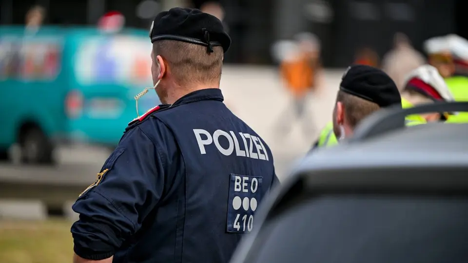 Wiener Polizei zerschlug illegalen Waffenhandel – Russe verkaufte Waffenbauteile