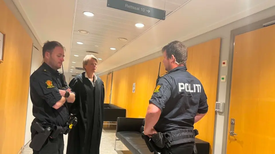 Murder-convicted man presented in handcuffs at Kristiansand District Court