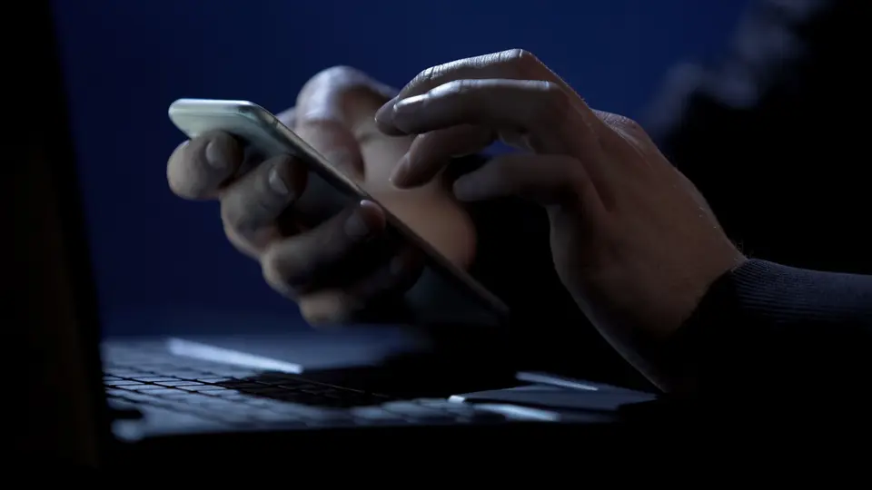 Új telefonos csalási módszer terjed: a jegybank nevében fosztják ki az ügyfeleket