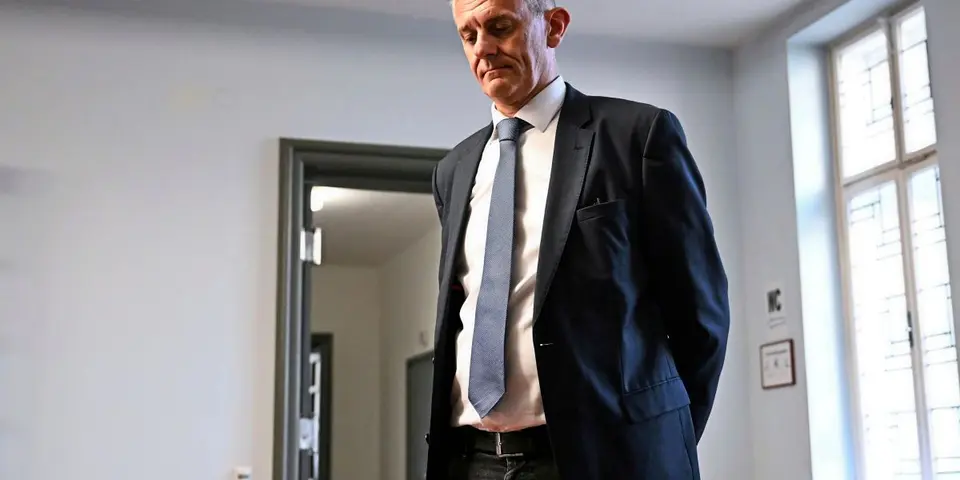 FPÖ-Langzeitfunktionär Schimanek nach Wiederbetätigungs-Urteil weiter in blauer Stelle
