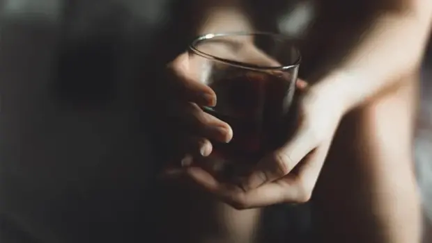 Mother arrested in Patras – 14-year-old transferred to hospital after alcohol consumption