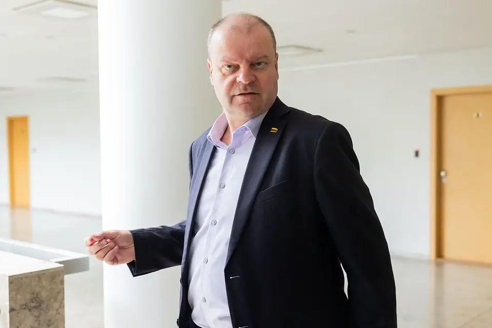 Scepticism expressed over Skvernelis's parliamentary aspirations as he is ordered to wear electronic ankle monitor