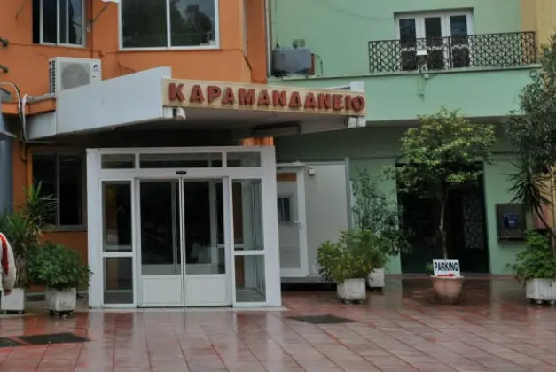 Mother arrested after 14-year-old girl admitted to hospital in state of intoxication at Karamandaneio