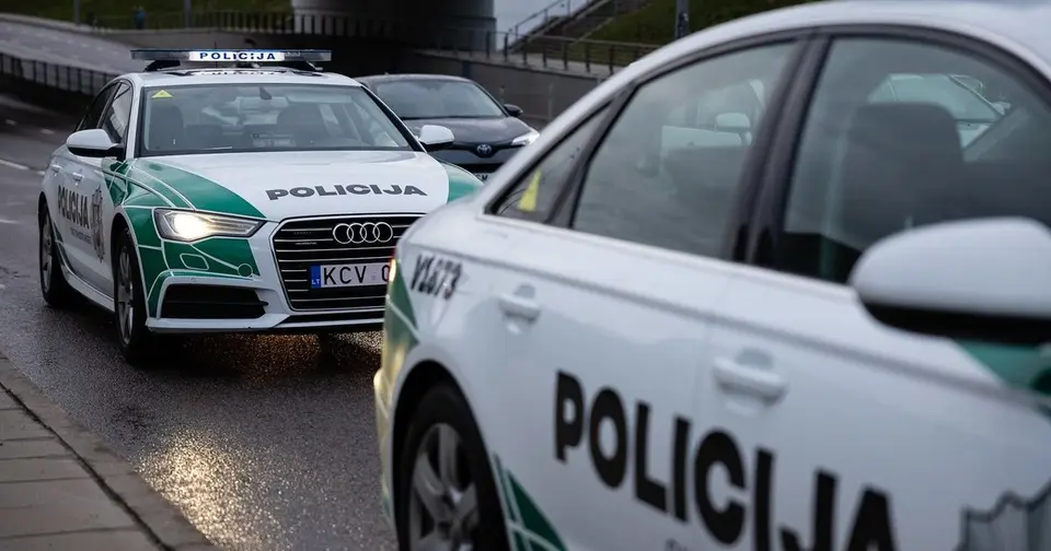 Vilniuje moteris apgaule neteko 10 000 eurų – ieškomas jaunuolis iš nuotraukos
