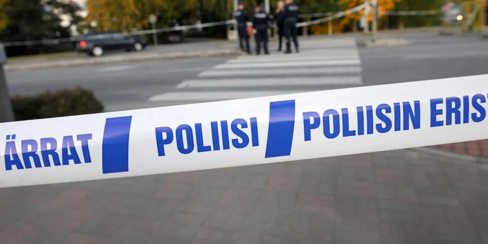 Kahdeksanvuotias sai syövyttävää nestettä päälleen koulun pihalla Vaasassa – poliisi löysi myös kaksi pullopommia
