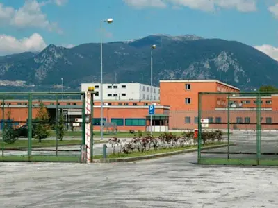 Maxi blitz nel carcere di Terni: trovati telefoni, orologi e droga