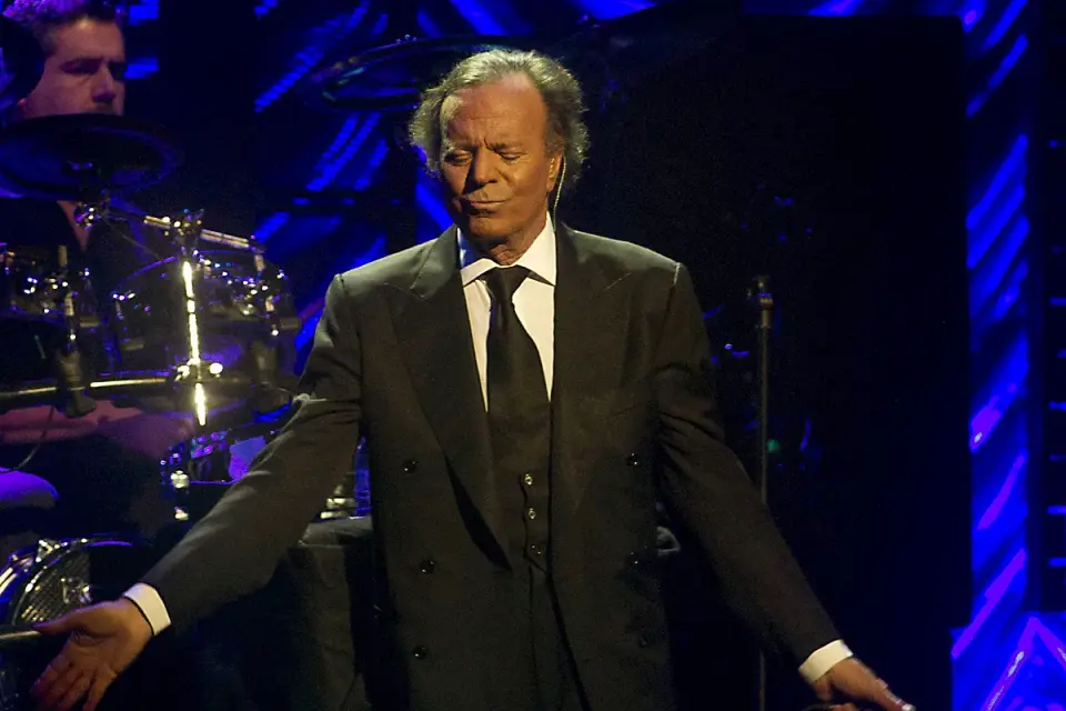Julio Iglesias presentará querella contra Yolanda Díaz en el Supremo por injurias y calumnias