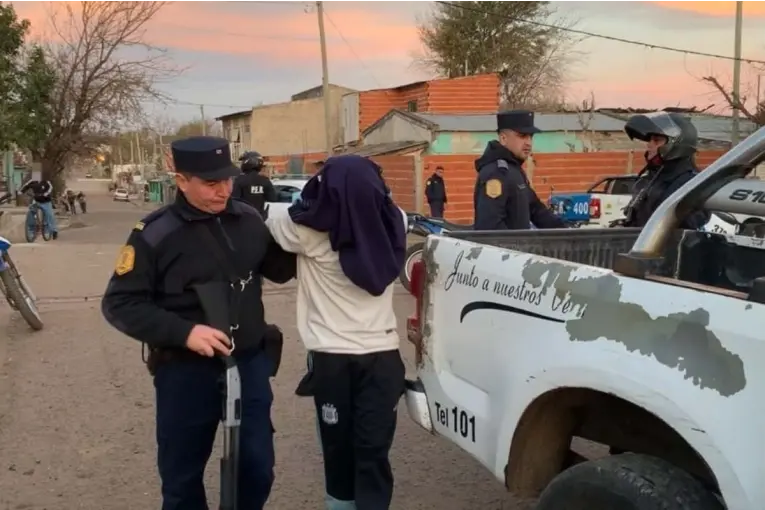 Detienen a tres sujetos e incautan narcóticos en controles simultáneos
