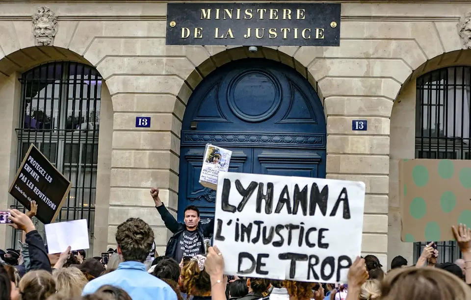 Le suspect de la mort de Lyhanna inculpé pour meurtre et viol