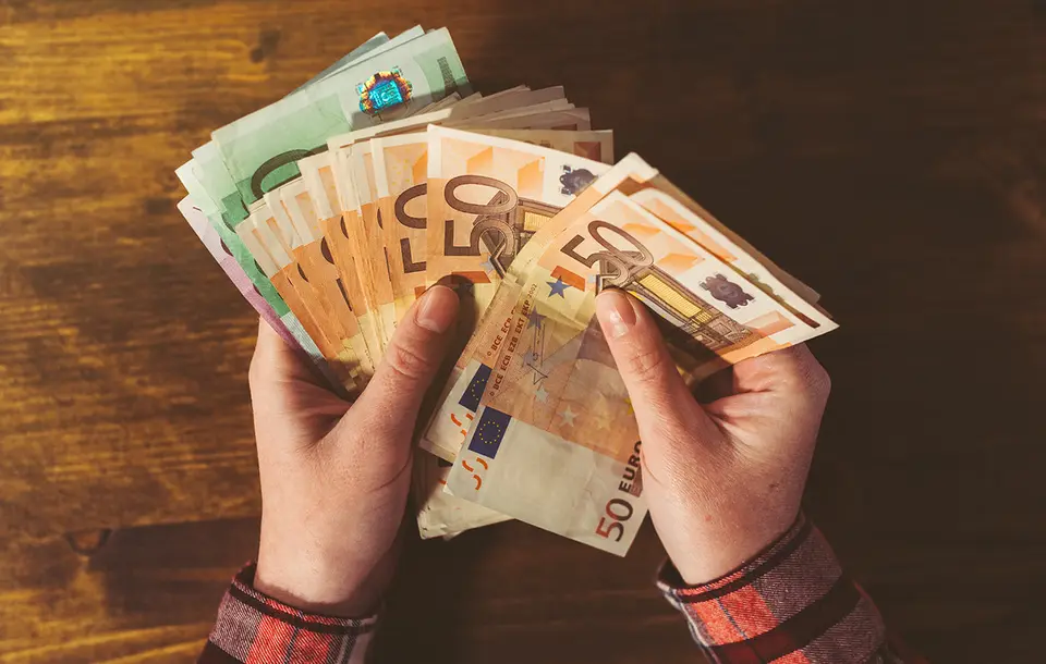 VAT fraud network: Two businessmen and two accountants arrested