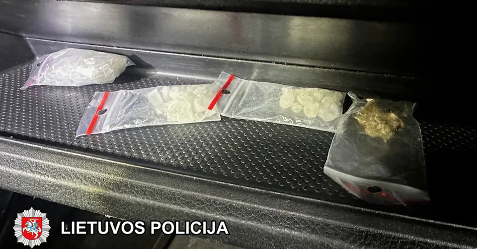 Eksklaipėdietis policininkas kaltinamas didelių narkotikų atsargų laikymu