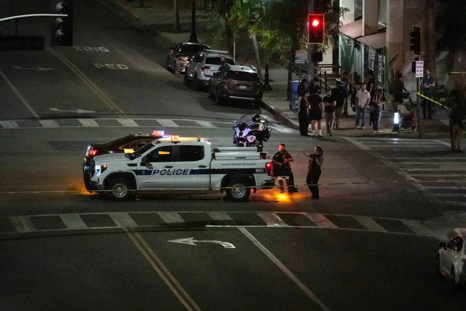FBI agents shot hostage-taker who held 10 people in California office building