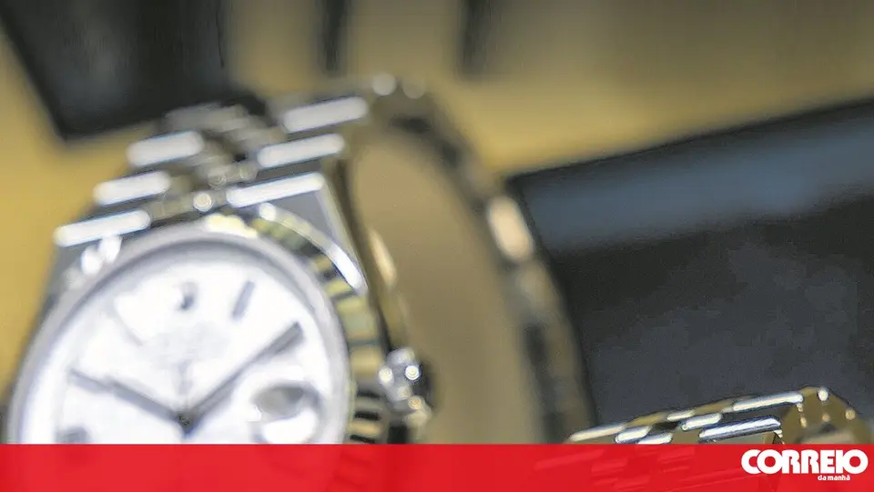 Tourist robbed of luxury watch in Lisbon city centre