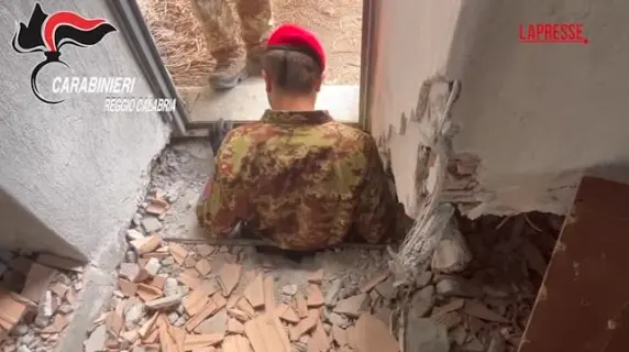 Nascondiglio sotterraneo da latitante trovato nel Reggino: cunicolo lungo 120 metri