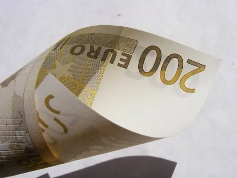 Vishingový podvod připravil ženu z Prahy 6 o 600 000 korun za 24 hodin