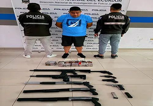 Sujeto con amplio arsenal queda en manos de la Policía en Guayaquil