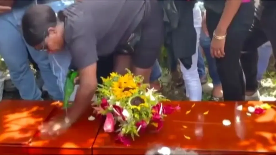 Relatives carry Miguel Valenzuela's coffin to police station to demand justice over death in police custody