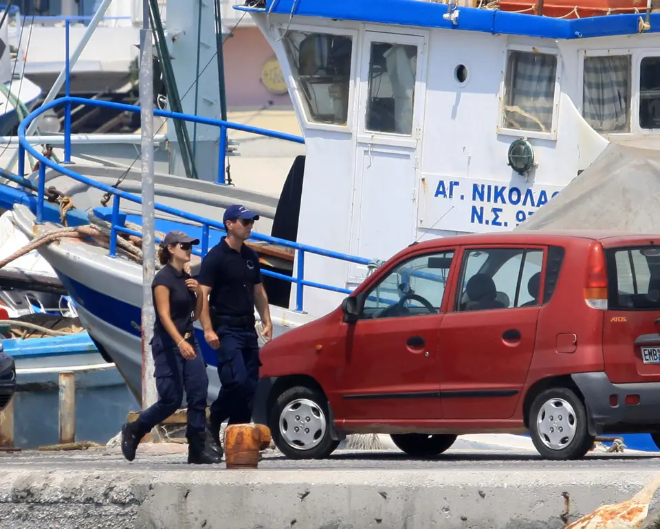 Fraud in Naxos: Two arrested for posing as accountants and stealing jewellery from four women