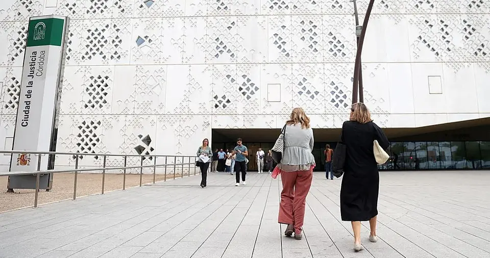 Trial against three accused of beating neighbour to death in Córdoba and looting his home