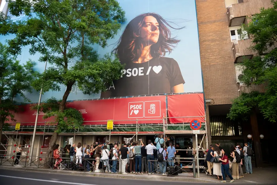 La UCO pide al juez los movimientos bancarios del PSOE y el PSC en seis entidades en 2024 y 2025