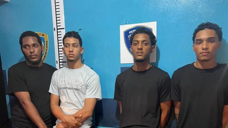 Cuatro detenidos en Santiago tras asalto armado a joyería en calle San Luis