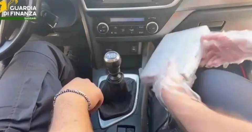 Arrestato a Porto Torres con 6 kg di cocaina nascosti nell'auto dal traghetto da Genova