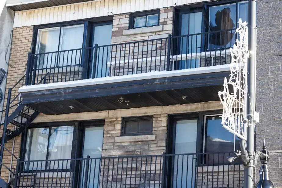 Montréal: Woman Pushed from Balcony on New Year's Day Dies from Injuries