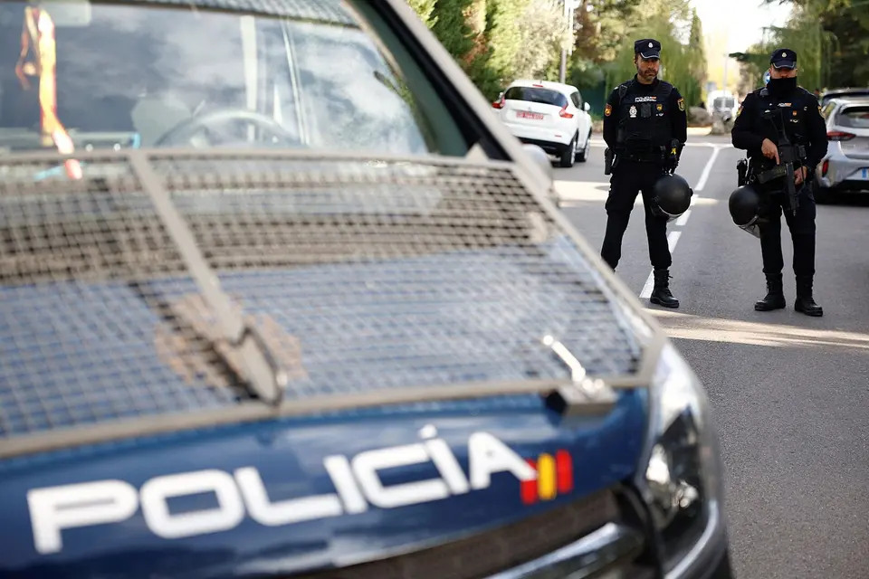 Spanish police arrest man for importing prohibited weapons purchased in Czech Republic
