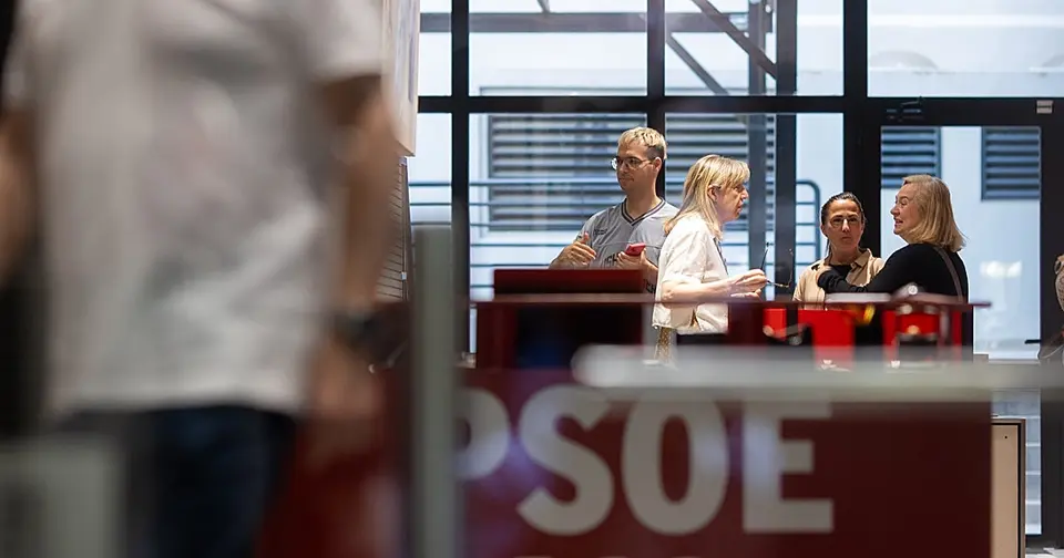 La UCO halla en Ferraz facturas del PSOE que financiaron viajes de Leire Díez y Pérez Dolset