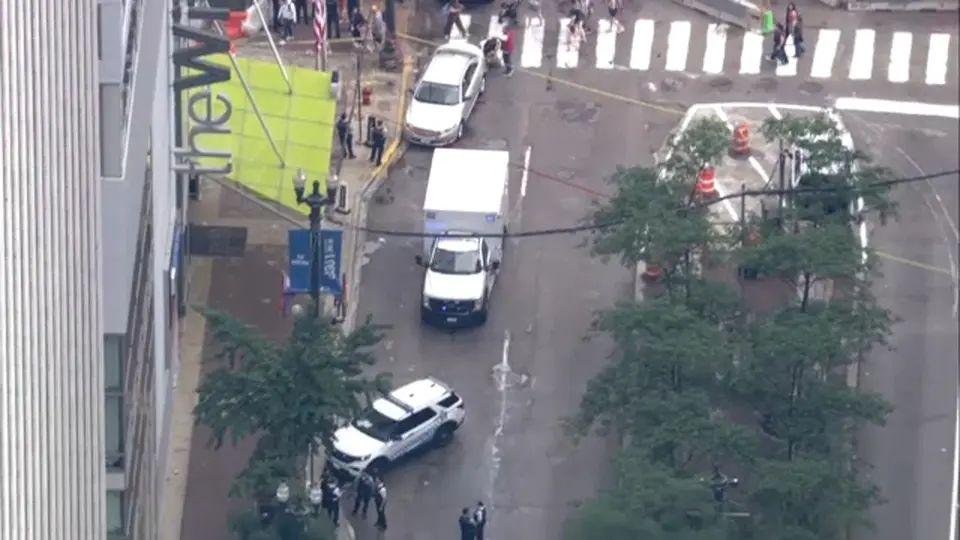 Two men stabbed on State Street in Chicago Loop after unwanted contact incident