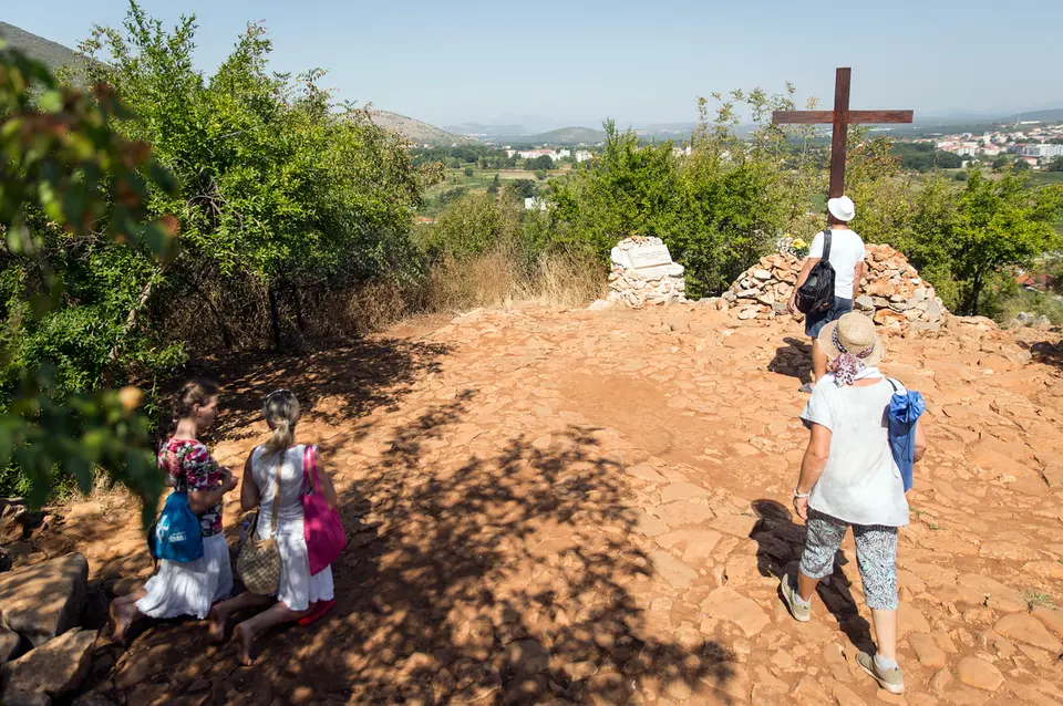 Polak aresztowany za wandalizm w Medziugorju – oblał farbą figury Matki Bożej