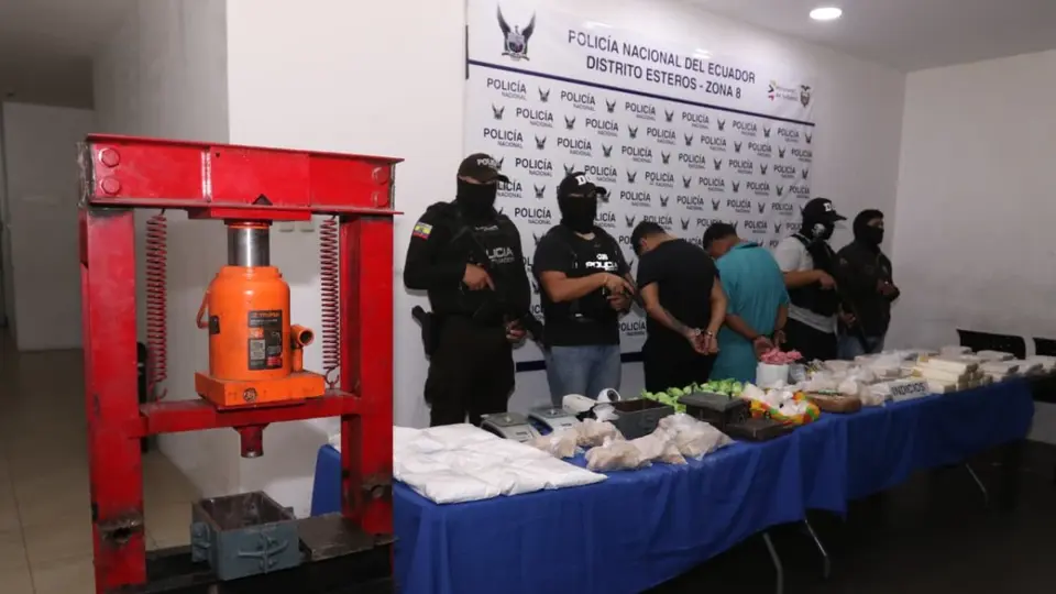 Cocina de drogas desmantelada en sur de Guayaquil: 50 kg de cocaína y dos detenidos