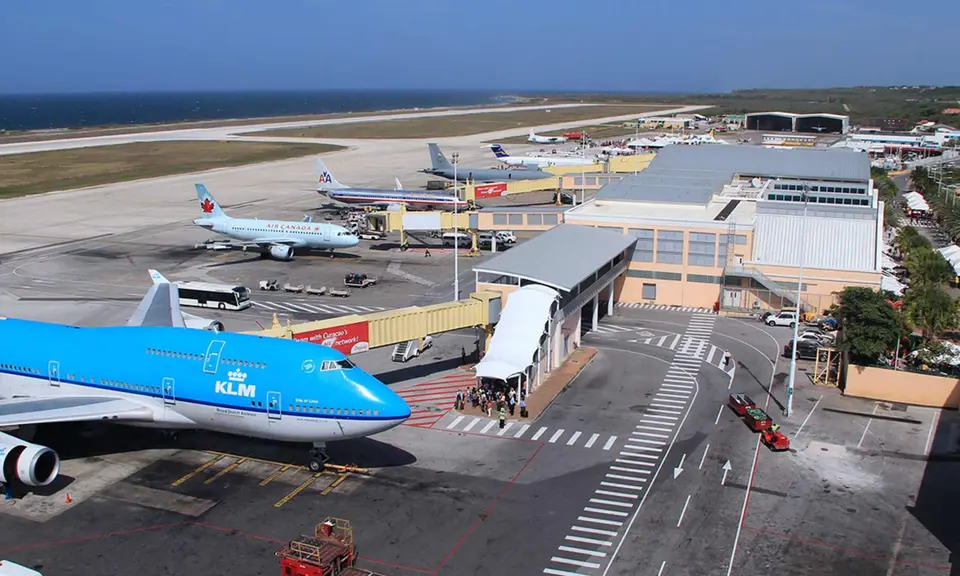 Vrouw opgepakt op Hato met 700 gram cocaïne bestemd voor Bonaire