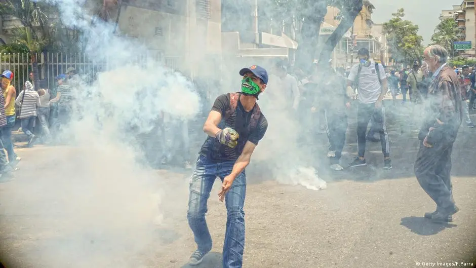 GNB disperses Caracas protesters with gas as they marched to Ombudsman's office