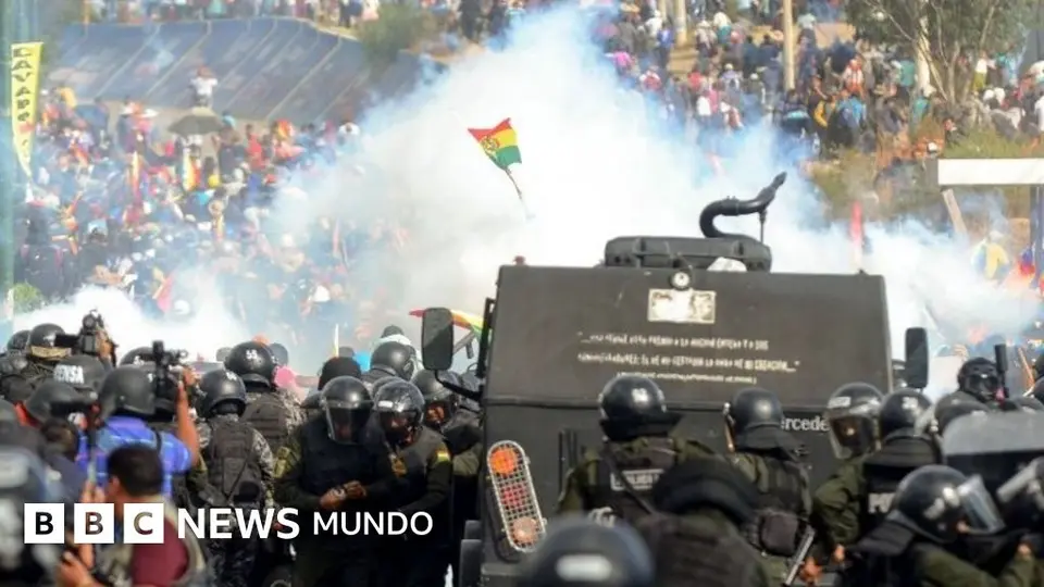 Clashes in Bolivia leave at least nine dead in Sacaba following Morales's resignation